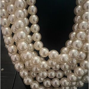 Multilayer faux pearl necklace.